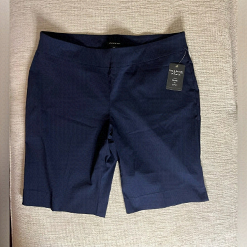 ⭐️ NWT- Zac & Rachel Woman Navy shorts- size 20W